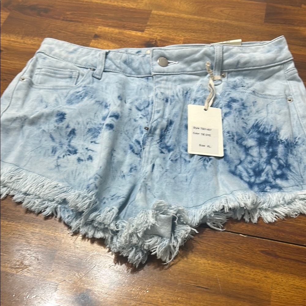 NWT L.T.J Blue Tie-Dye Frayed Denim‎ Shorts